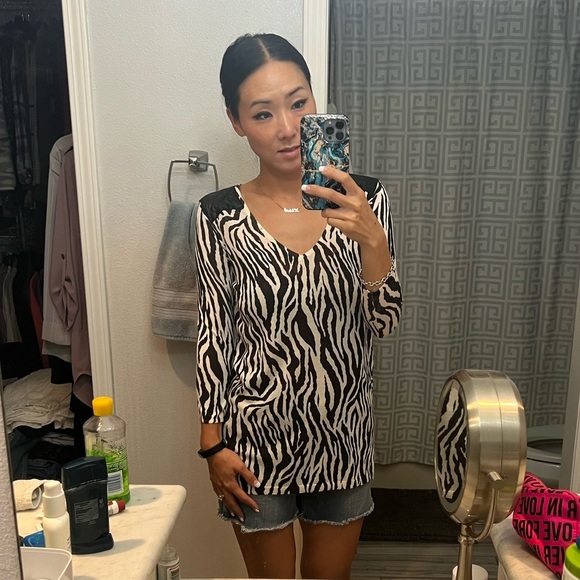 H&M Zebra Print Tunic 3/4 Sleeve Sweater - Picture 2 of 6